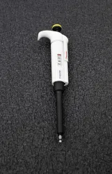 Thermo Scientific F1-ClipTip Manual Single-Channel Pipette 20-200 µL, 3 of 6