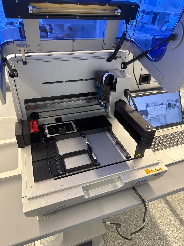 Qiagen QIAcube HT Automated DNA and RNA Purification System