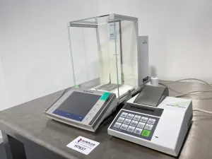 Mettler Toledo XP205DR Analytical Balance with Draft Shield and External Control Unit, 4 of 4