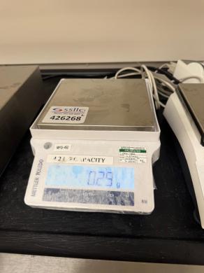 Mettler Toledo ME4002E Digital Analytical Balance for Laboratory Weighing-cover