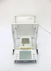 Mettler-Toledo AX205 Analytical Balance 220g 0.01mg with Internal Calibration and Draft Shield Doors, 6 of 11