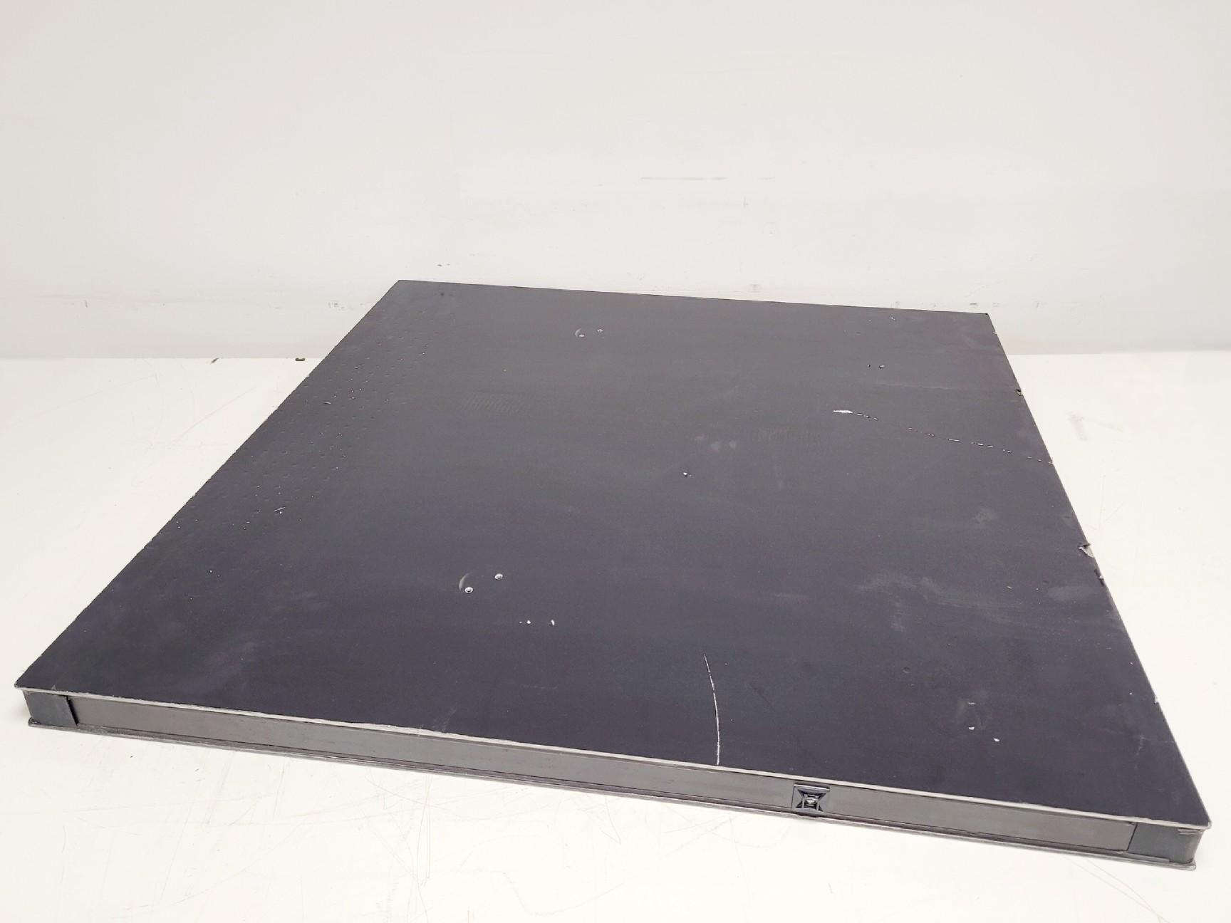 Newport Anti-Vibration Isolation Table Top Metric for Precision Laboratory Applications