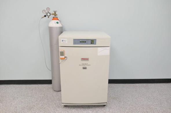 Thermo Scientific Forma 3110 Series II Water Jacketed CO2 Incubator for Cell Culture-cover