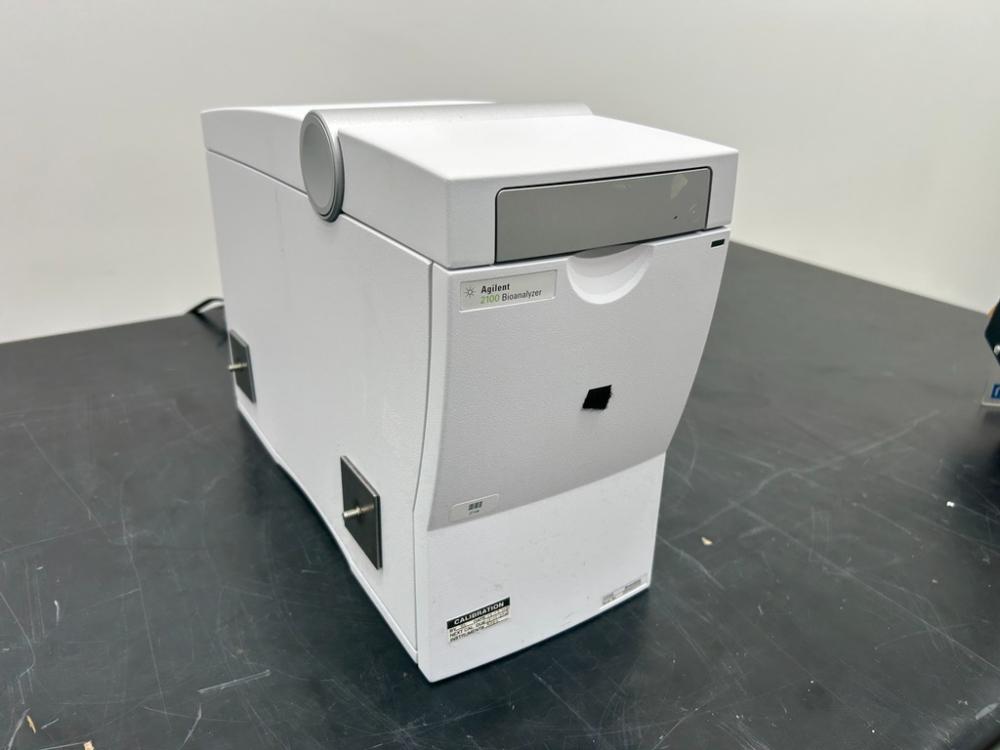 Agilent Bioanalyzer 2100 G2939B Microfluidics-Based Nucleic Acid and Protein Analyzer