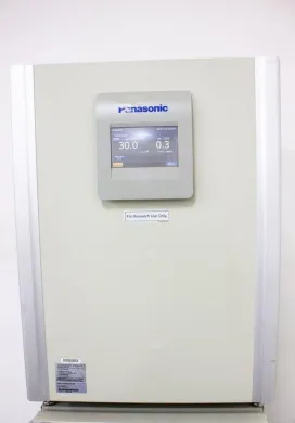 Panasonic MCO-170AICUVL-PA CO2 Laboratory Incubator with 5.8 cu.ft. capacity and UV sterilization