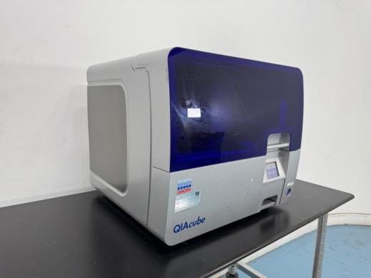 Qiagen QIAcube Automated Sample Preparation System with Integrated Centrifuge and Pipetting-cover