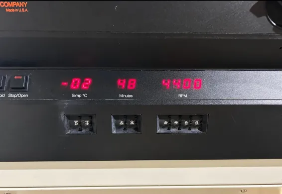 IEC Centra-8R Refrigerated Benchtop Centrifuge with 218 Swing-Out Rotor and Accessories