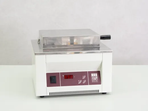 GFL 1002 Laboratory Water Bath for Precise Temperature Control