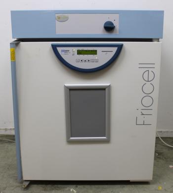 MMM Friocell 111 Laboratory Incubator with 0-99.9°C Temperature Range and Shelves-cover
