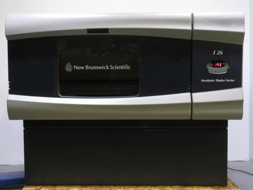 New Brunswick I26R Refrigerated Incubator Shaker with Precise Temp and Speed Control-cover