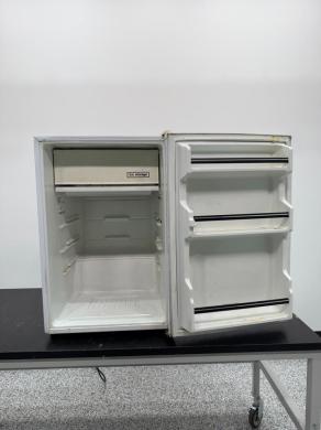 VWR R406FA16 Under Counter Laboratory Refrigerator with Freezer Compartment-cover