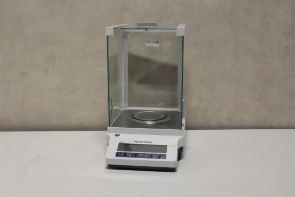 Mettler Toledo ME204 Analytical Balance with 220 g Capacity and 0.1 mg Readability