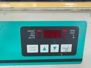 New Brunswick I2400 Temperature-Controlled Incubator Shaker for Bioprocessing, 3 of 4