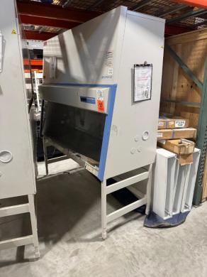 Thermo Fisher Scientific 1300 Series A2 6' BioSafety Cabinet Model 1377-cover