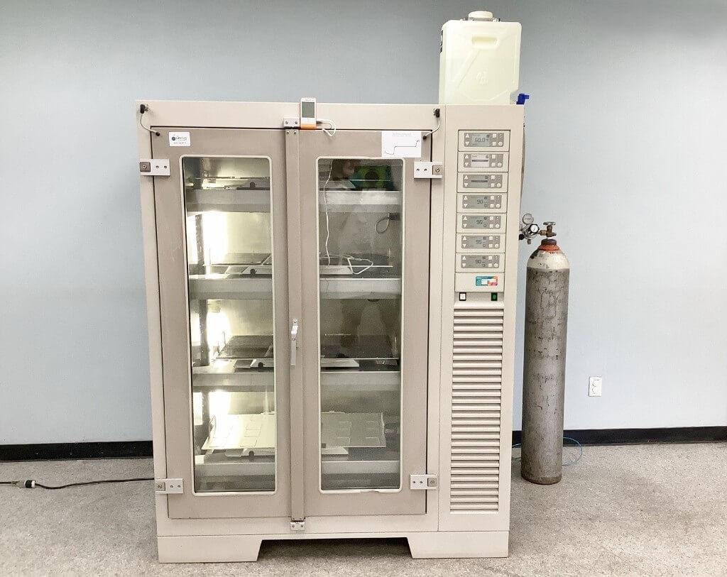 Adolf Kuhner ISF4-XC CO2 Incubator Shaker with Forced Air Circulation and Infrared CO2 Control