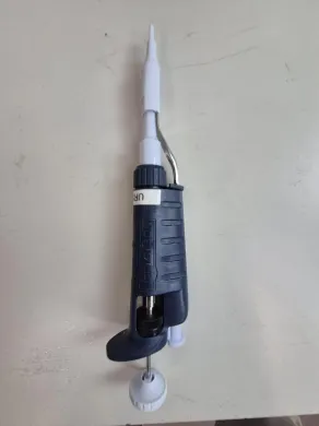 Gilson PIPETMAN P10 1–10 µL Single Channel Pipette with Metal Ejector