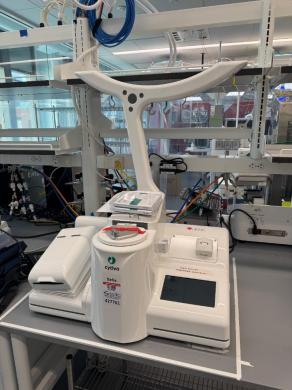 Cytiva Sefia S-2000 Automated Cell Processing System with Integrated Printer and Barcode Reader-cover