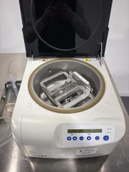 Eppendorf 5305 Concentrator Plus Benchtop Centrifuge for Sample Concentration, 3 of 4
