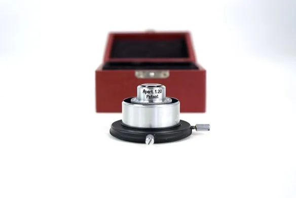 Ernst Leitz Wetzlar Microscope Objective, NA 1.20, Patent