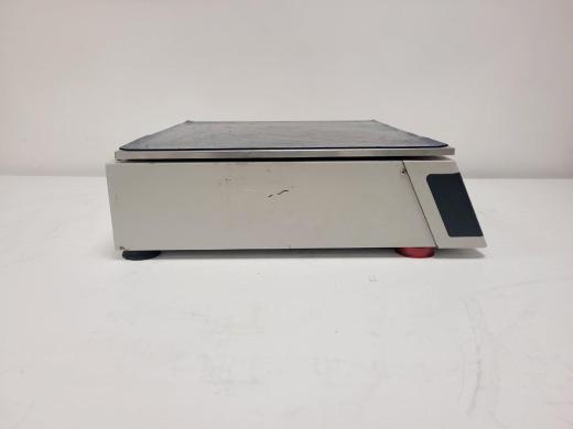 New Brunswick Scientific Innova 2100 Laboratory Platform Shaker Lab-cover