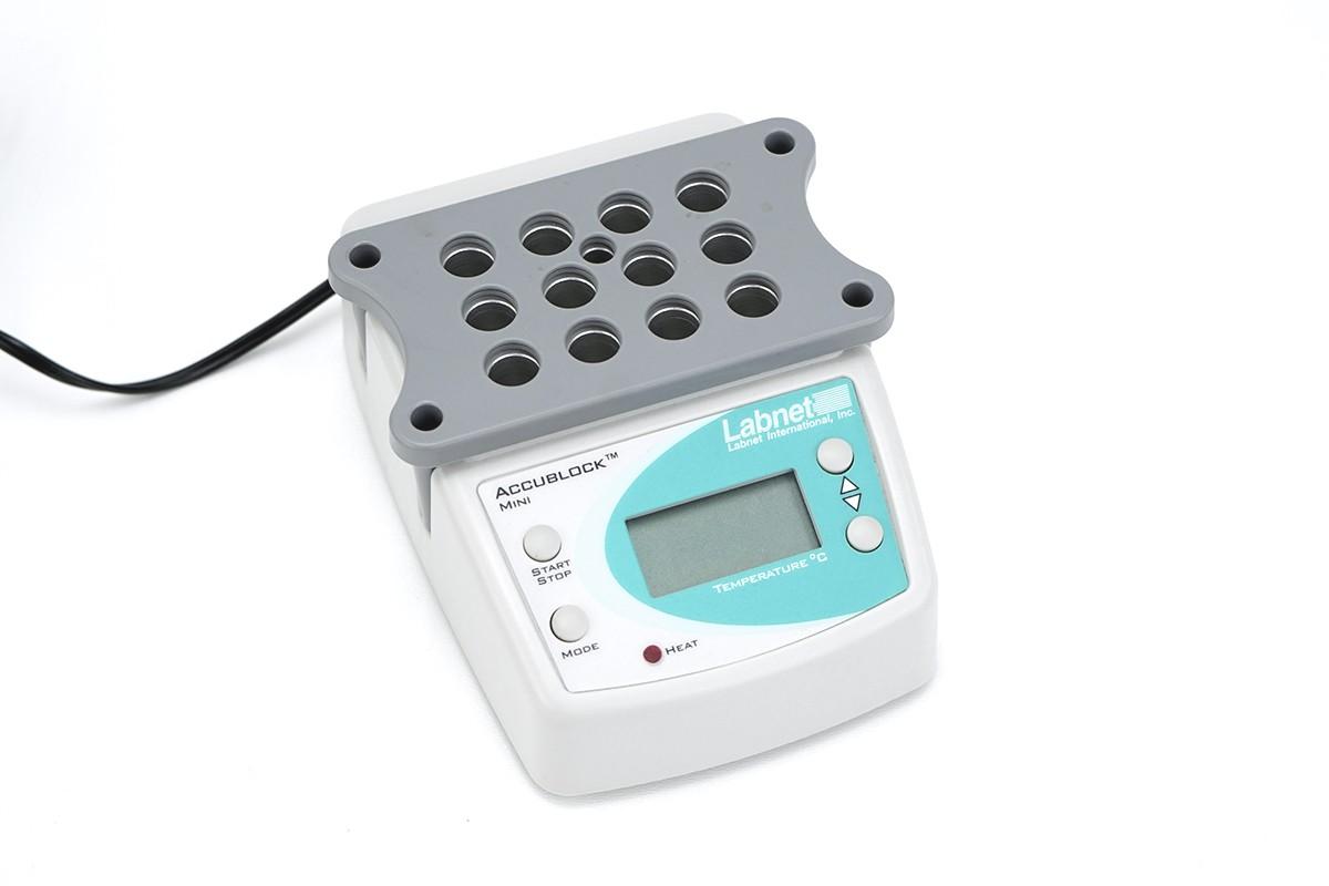 Labnet AccuBlock Mini Digital Dry Bath Incubator D0100-230V, 12 x 1.5 mL Heating Block, +5 to +100 °C