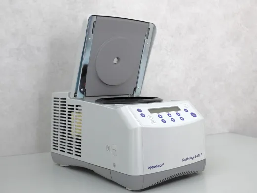 Eppendorf 5424R Refrigerated Benchtop Centrifuge for Sample Separation