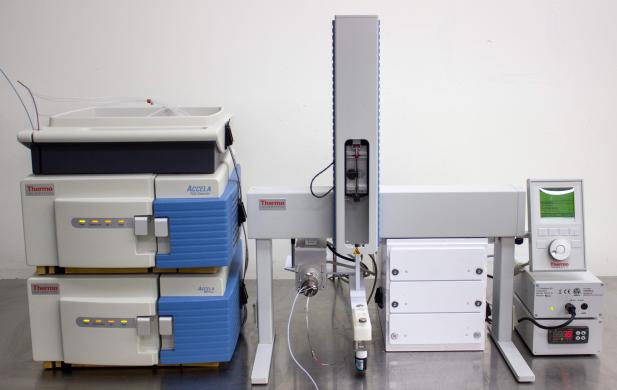 Thermo Scientific Accela UHPLC System with PDA Detector and Autosampler-cover
