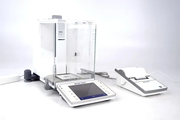 Mettler Toledo XPE204 Analytical Balance, 220 g × 0.1 mg, with P-52RUE Printer