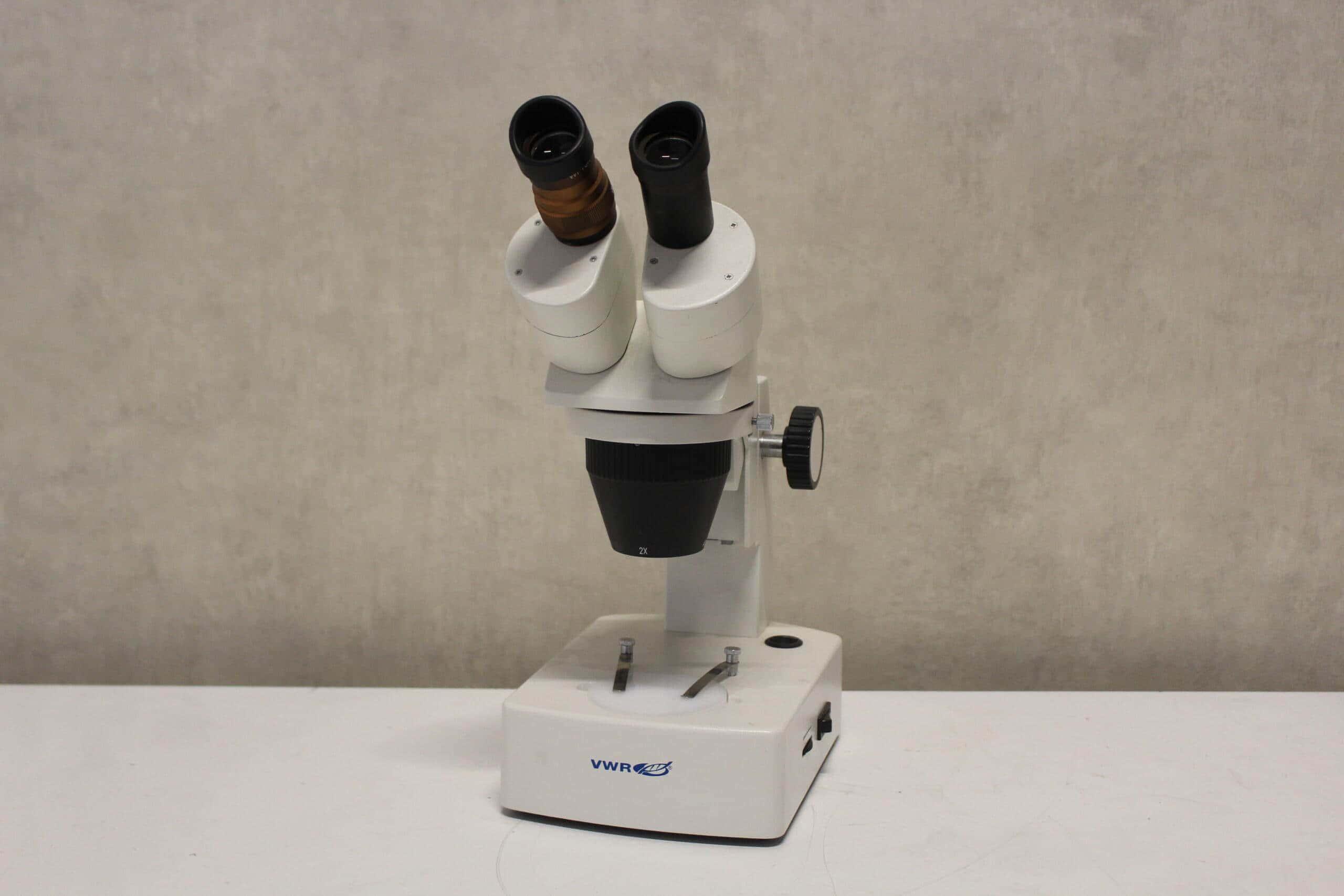 VWR STB 300 Binocular Stereomicroscope with 2x and 4x Objectives