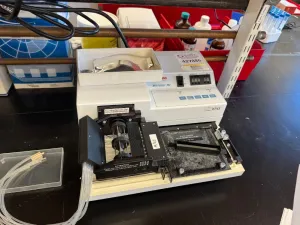 Thermo Fisher Scientific MultiDrop 384 Microplate Washer Model 832 for High-Throughput Screening, 2 of 3
