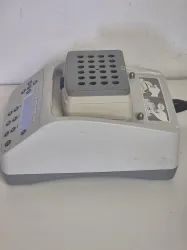 Eppendorf ThermoMixer C Thermomixer for Precise Temperature Control and Sample Mixing, 2 of 7