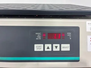 New Brunswick Innova 2300 Digital Platform Shaker for Precise Laboratory Mixing, 3 of 4