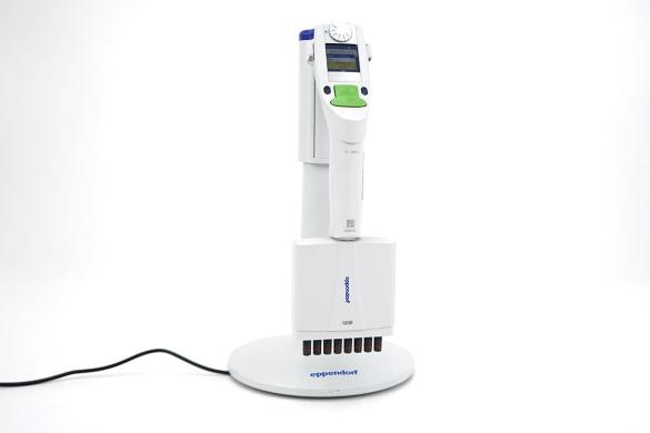 Eppendorf Xplorer 8-Channel Electronic Pipette, 50–1200 µL, with Charging Stand