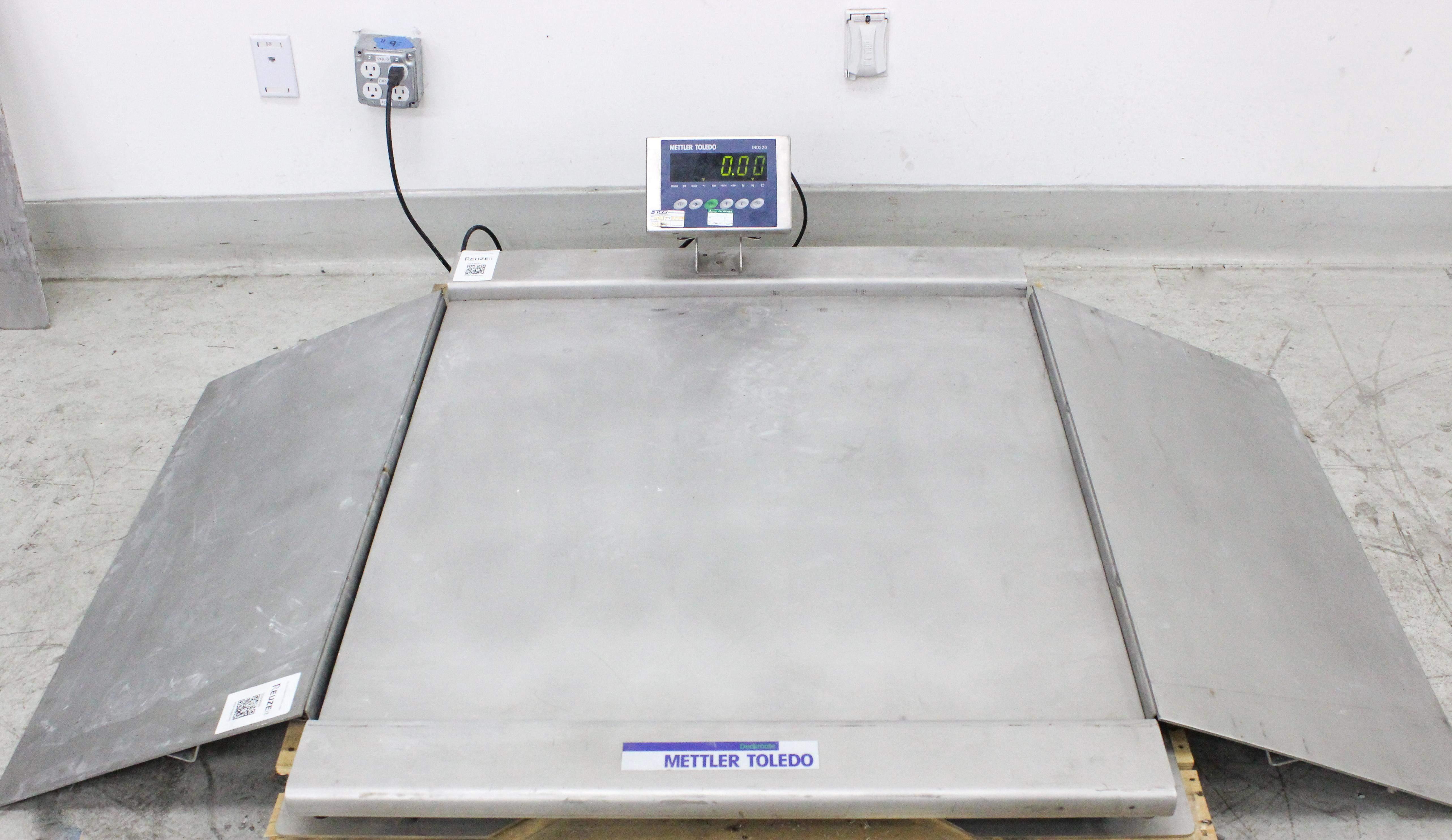 Mettler Toledo IND226 Floor Scale with DeckMate Platform and IP66 Stainless Steel Weighing Terminal