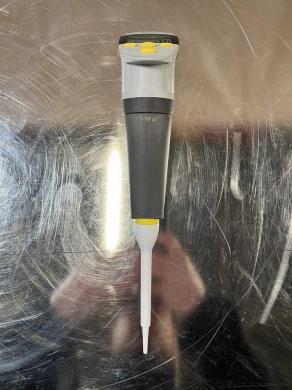 Thermo Scientific Finnpipette Novus Adjustable Micropipette 1-10 µL for Precise Liquid Handling-cover
