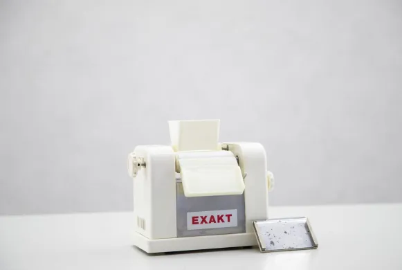 Exakt 35 Ointment Mill for Cream and Ointment Preparation