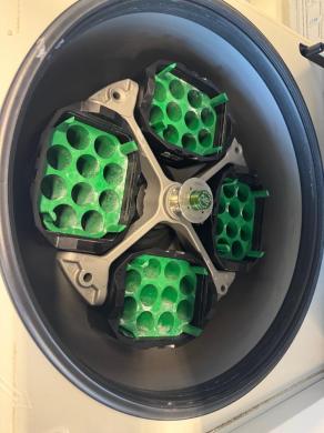 VWR Mega Star 4.0R Refrigerated Benchtop Centrifuge with Thermo Scientific Rotor-cover