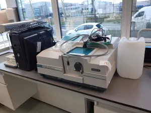 Varian Cary 300 Bio UV-Vis Spectrophotometer with SPS 3, 2 of 6