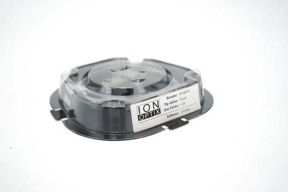 Ionoptix 10 µm GeoFactor 1.34, 1.7 N/m Micro-Spring Force Sensor for OptiForce-cover