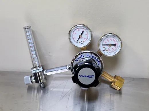 VWR Scientific CAT. NO. 55850-215 Multistage Gas Regulator with Stainless Steel Diaphragms and Flow Meter