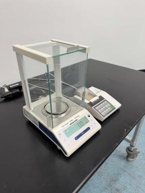 Mettler Toledo NewClassic Analytical Balance with LC-P45 Printer for Precise Weighing-cover