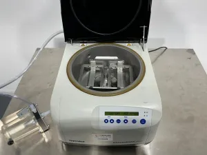 Eppendorf 5305 Concentrator Plus Vacuum Concentrator for Sample Preparation, 3 of 4
