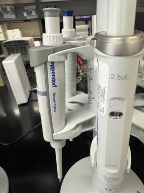 Eppendorf Single Channel Adjustable Pipettes Set of 5 with Rotating Stand-cover