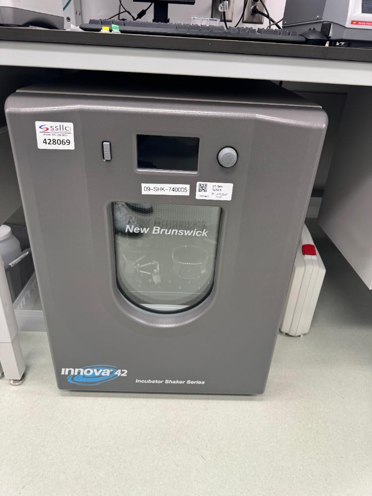 New Brunswick Innova 42 Temperature-Controlled Incubator Shaker for Cell Culture