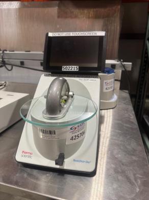 Thermo Fisher Scientific NanoDrop One Microvolume UV/Vis Spectrophotometer-cover