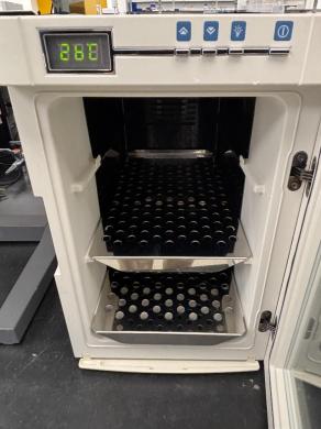 Thermo Scientific Heratherm IMC 18 Benchtop Laboratory Incubator-cover