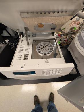 Agilent 7890 Gas Chromatograph with G1888 Automated Headspace Sampler-cover
