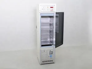 Sanyo MBR-107D(H) Blood Bank Refrigerator, 3 of 4