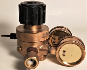 Air Liquide Liquid Air Carbon Dioxide Brass Regulator (CGA 580), 2 of 5