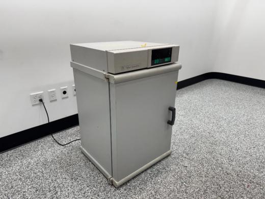 Fisher Scientific 650D Isotemp Gravity Convection Laboratory Incubator with Digital Control-cover